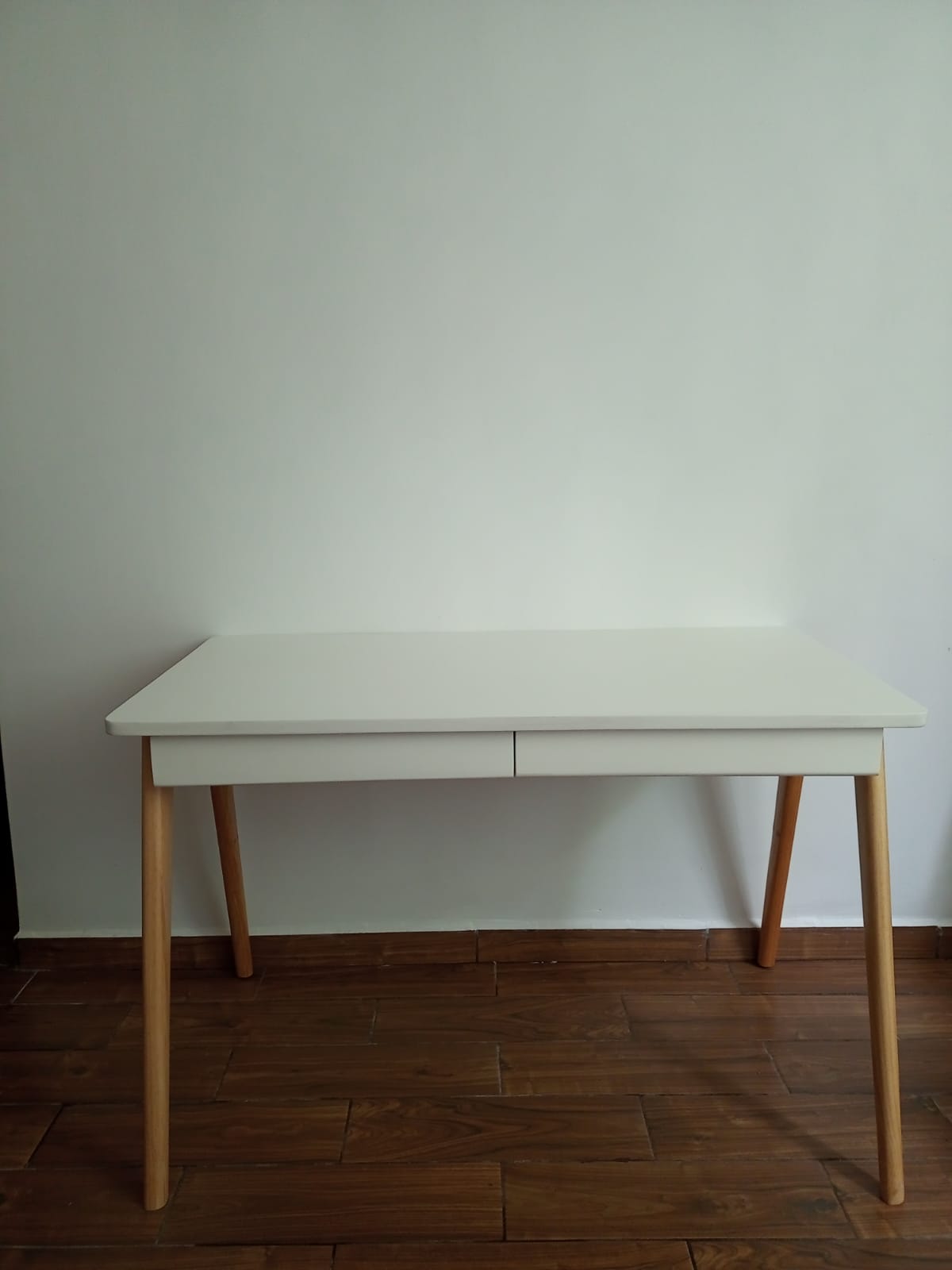 Set de Escritorio de madera sólida modelo Santy y Librero Troms (Pedido especial) Blanco y Pino Natural Set de muebles de madera alcazarmuebles.com