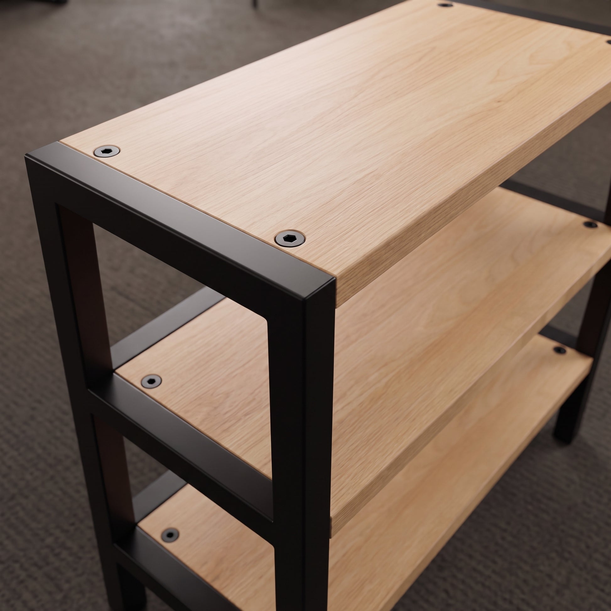 Detalle de las repisas de madera clara y los tornillos enrasados del mueble AArhus.