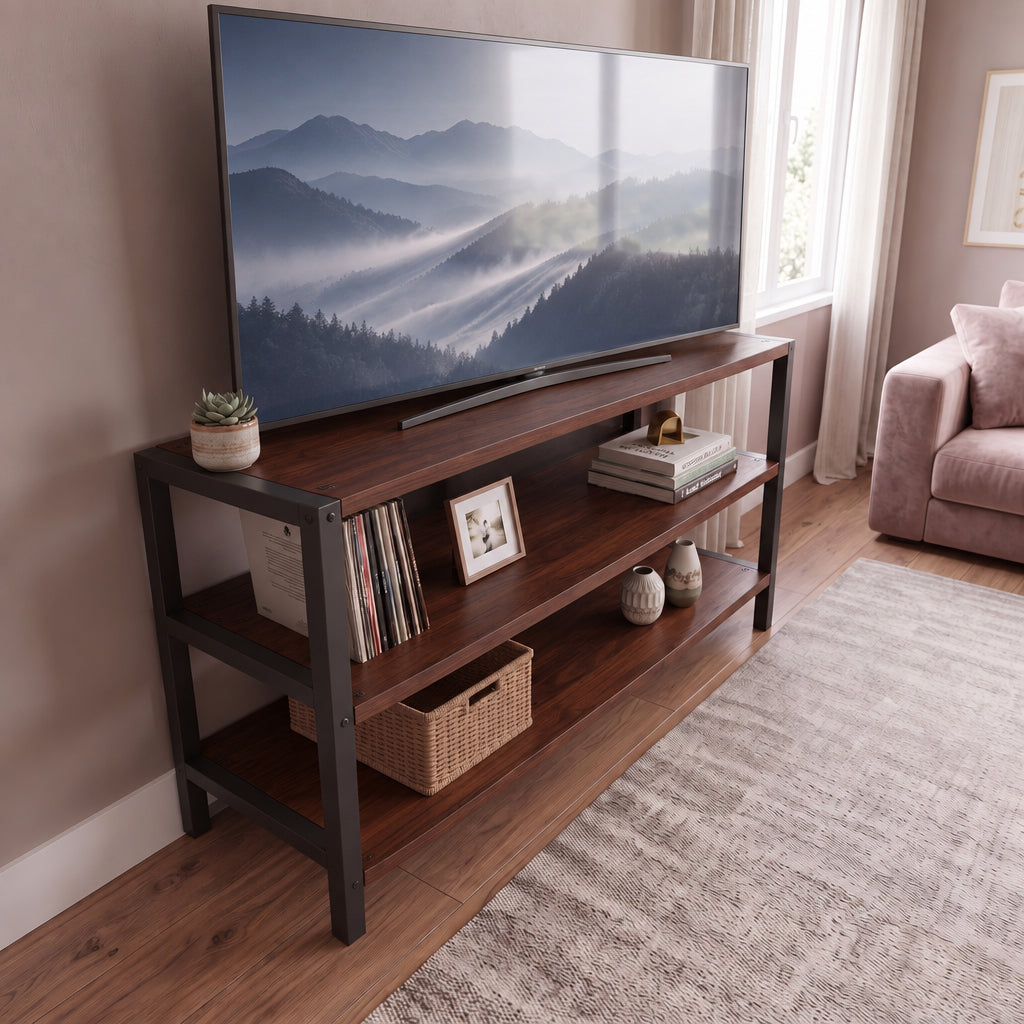 Mueble AArhus en tono nogal y acero negro con televisor, visto en diagonal en una sala.