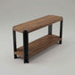 Mueble BRONTE en madera roble claro y estructura negra, visto en diagonal desde un costado.