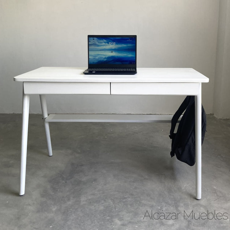 Escritorio de madera color blanco con dos cajones
