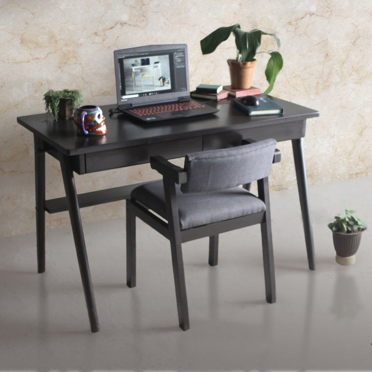 Escritorio de madera con silla tapizada color chocolate