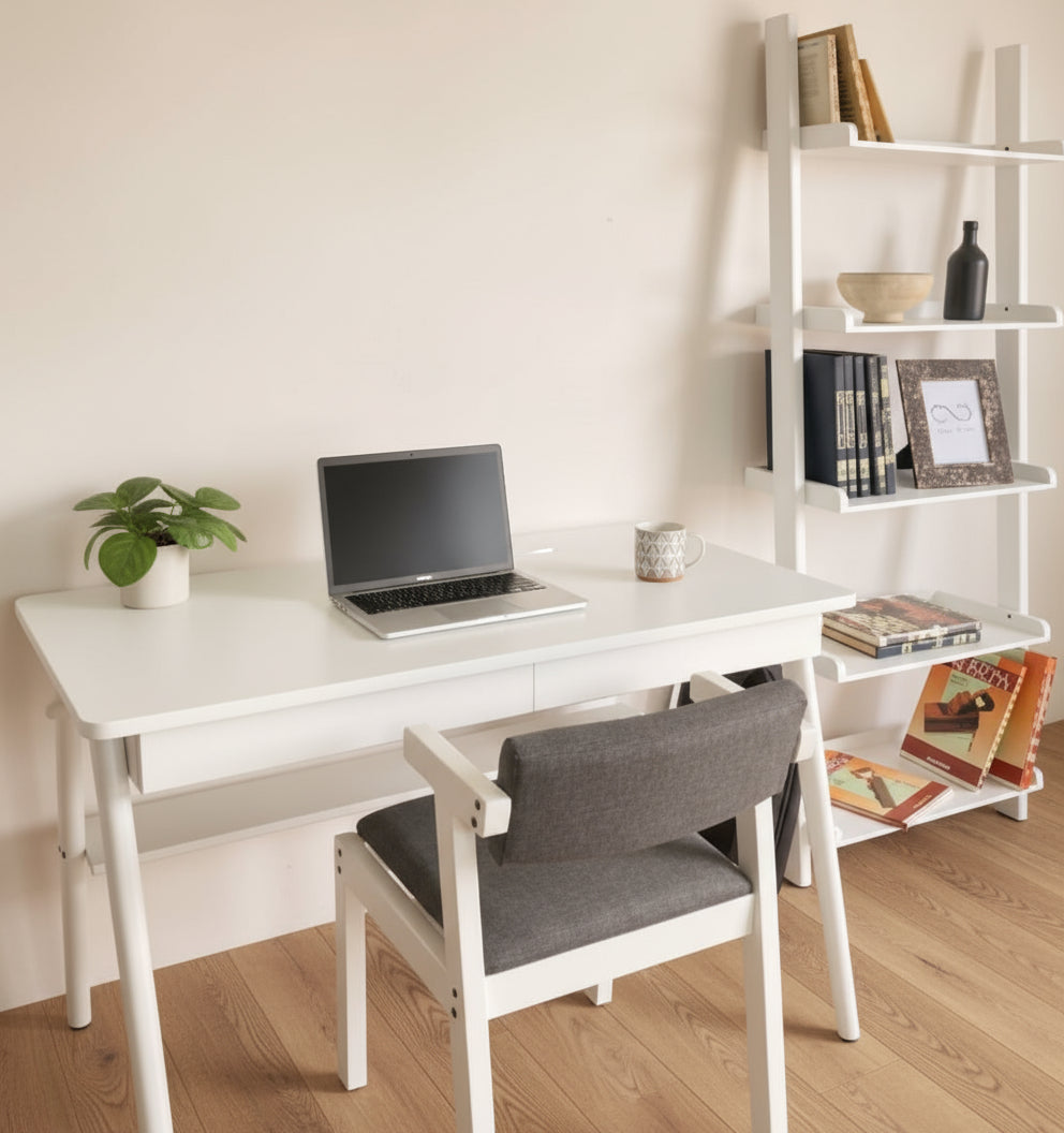 Escritorio De Madera y Silla Tapizada Mod. Santy Blanco alcazarmuebles.com