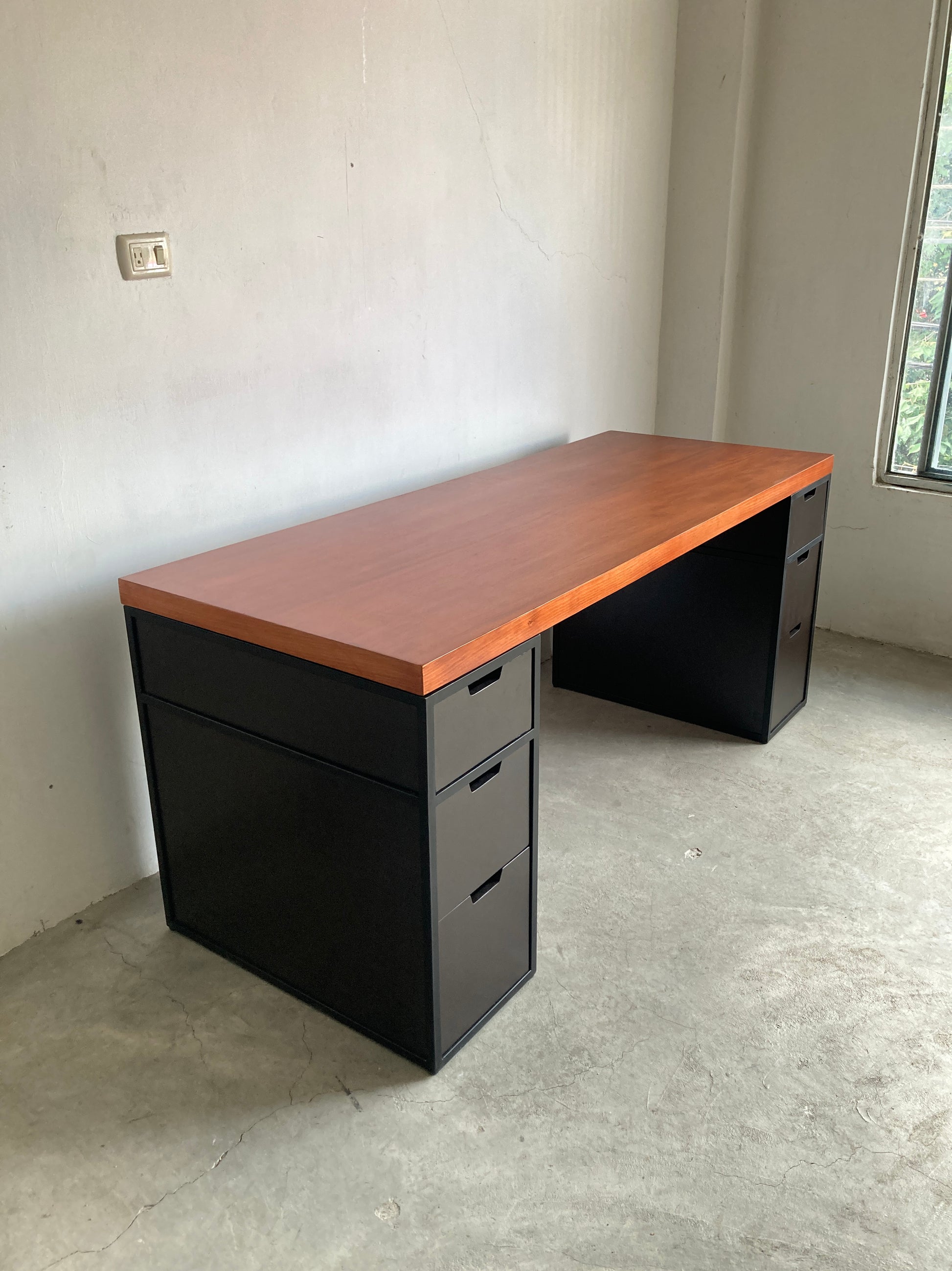 Escritorio Home Office 180 cm. 6 Cajones Madera y Metal Alcazarmuebles.com