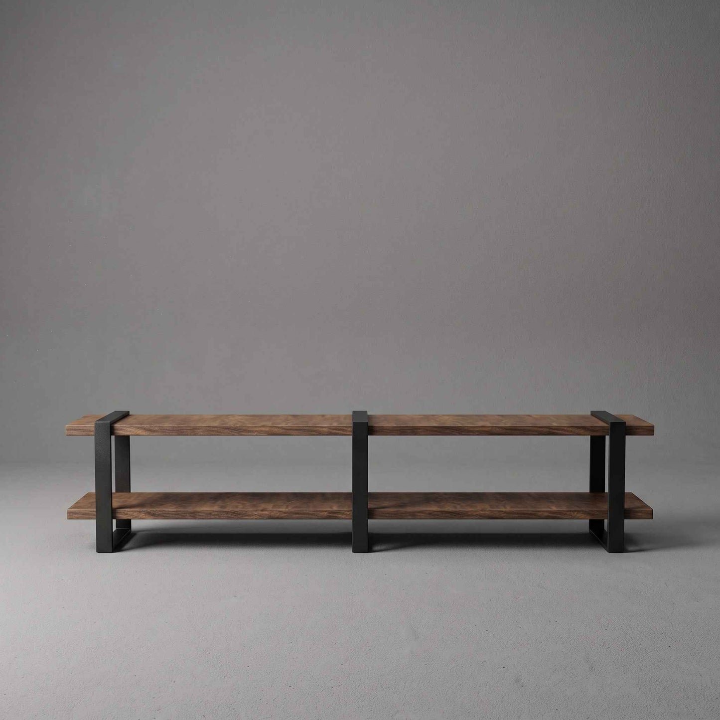 Rack ORVOK de dos niveles en madera y acero negro, visto en diagonal sobre fondo gris.