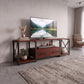 Mueble para TV Amden de tono NOGAL oscuro con televisión, barra de sonido, dos cajones y repisas laterales decoradas.