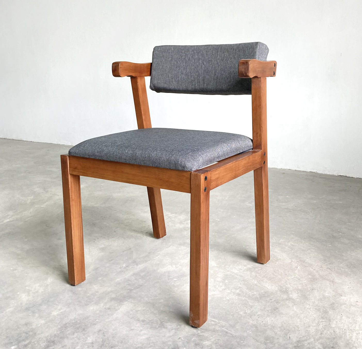 Silla de madera tapisada para oficina